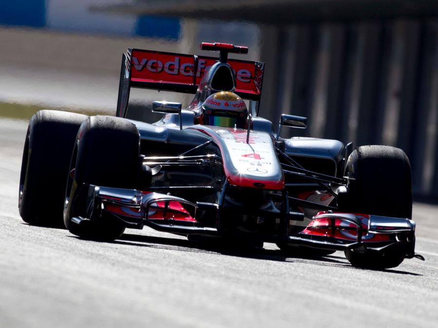  McLaren Mercedes-Benz MP4-27 2012 года  (фото 8 из 14)